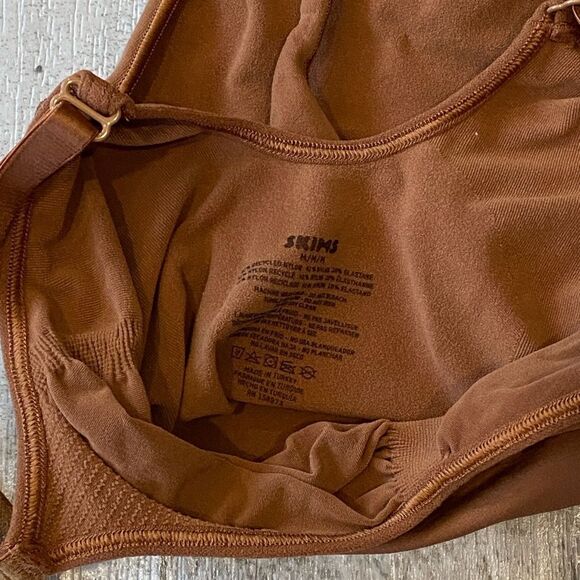 Skims Seamless Sculpt Thong Bodysuit - Picture 7 of 7